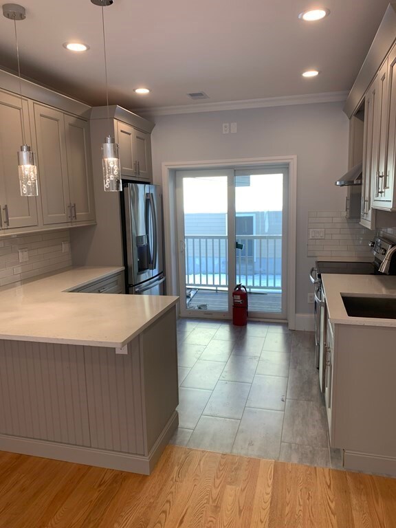 806 E 3rd St unit 1, Boston, MA 02127 - photo 3