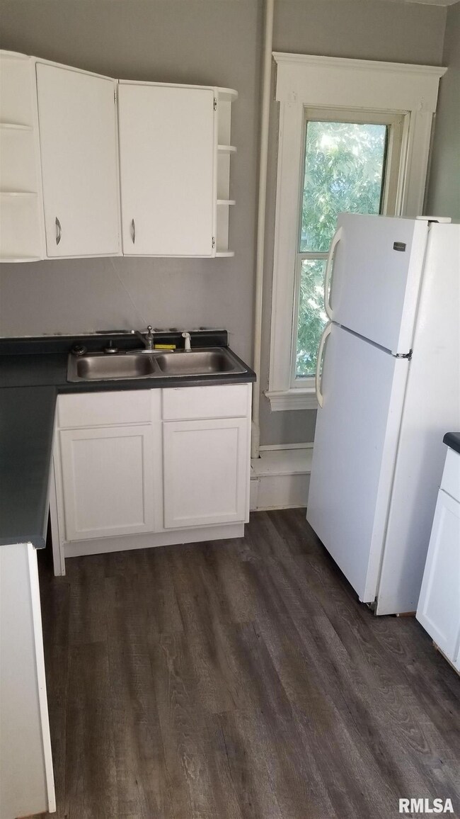 2024 Grand Ave unit 1/2, Davenport, IA 52803 - photo 4