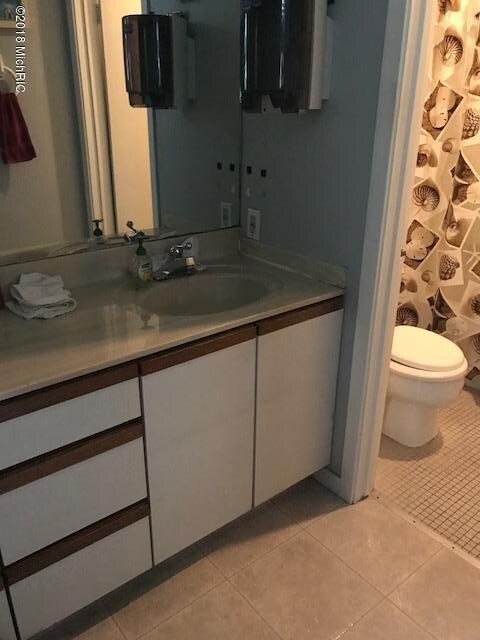 Clay bathroom 1