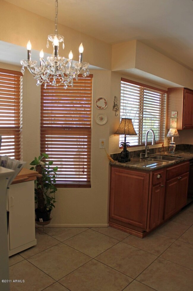 Eat-in Kitchen
