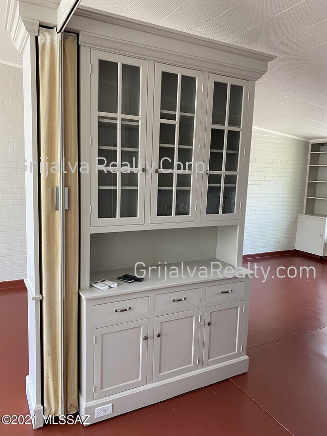 900 N Richey Blvd-dining