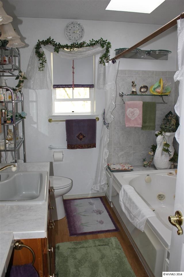 Has jacuzzi tub and skylight to enjoy relaxing at 