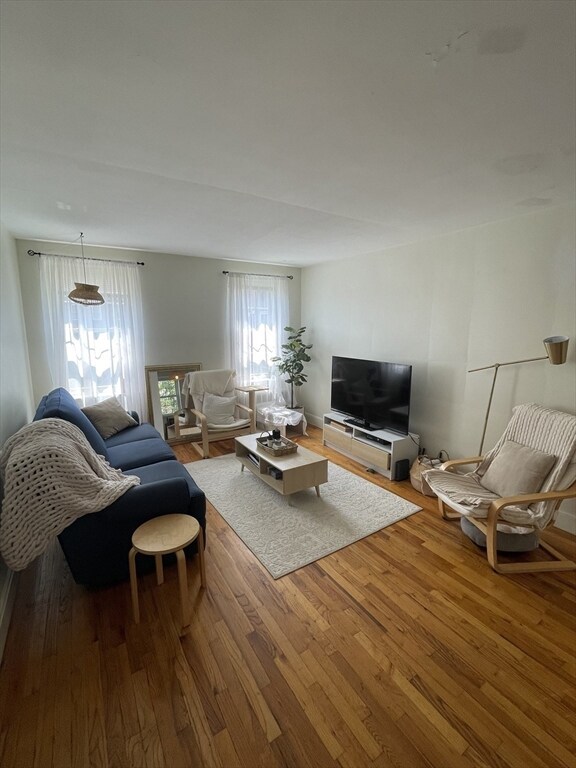 27 Englewood Ave unit 3, Brookline, MA 02445 - photo 2