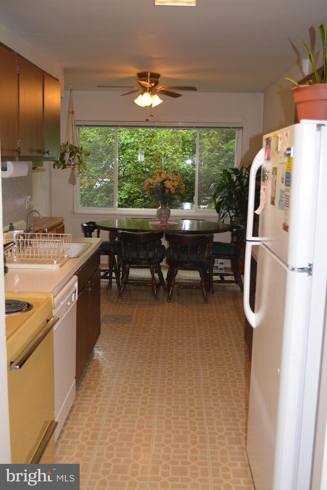 458 Girard St unit 204, Gaithersburg, MD 20877 - photo 5