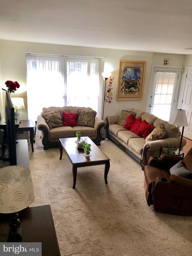 8311 Duck Hawk Way unit 70, Lorton, VA 22079 - photo 4