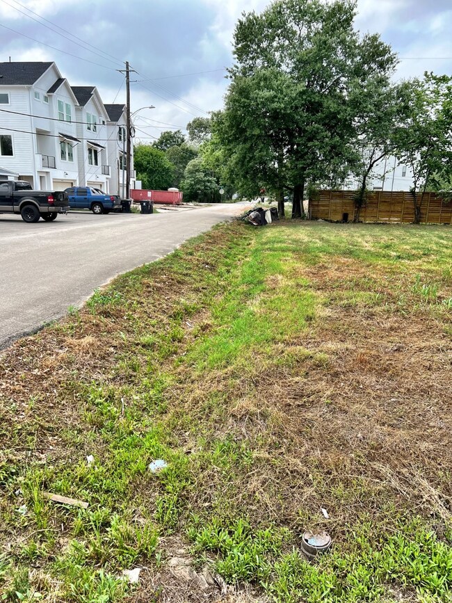 6737 Burkett St, Houston, TX 77021 - photo 4