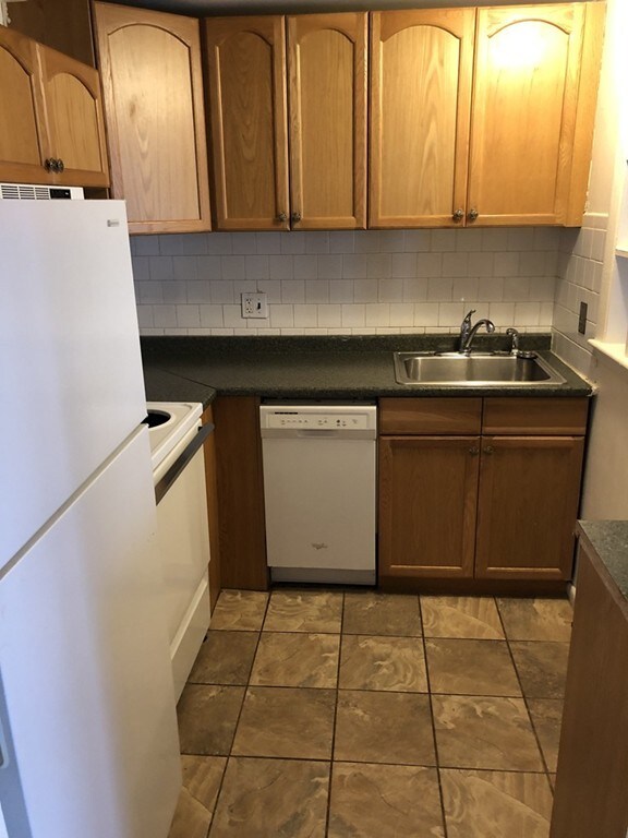 182 Central St unit 7, Stoneham, MA 02180 - photo 5