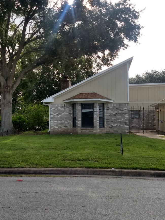 2103 Spruce Dr, Rosenberg, TX 77471 - photo 4