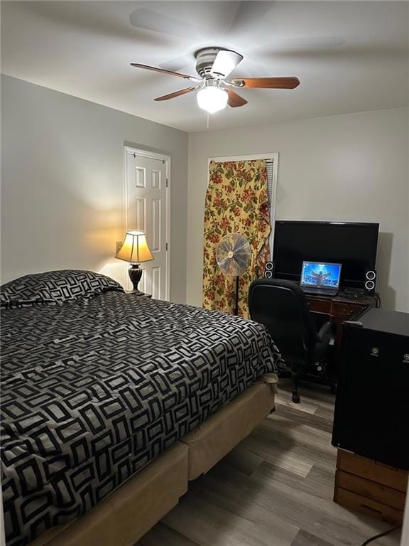 Living room with ceiling fan, baseboards, and dark