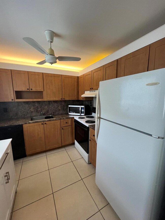 52 Flanders B, Delray Beach, FL 33484 - photo 6