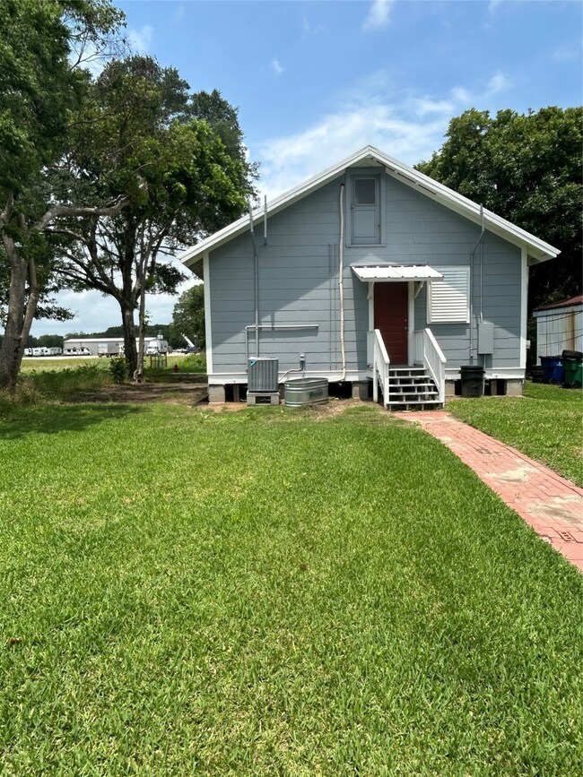 802 Chatman St, Alvin, TX 77511 - photo 7