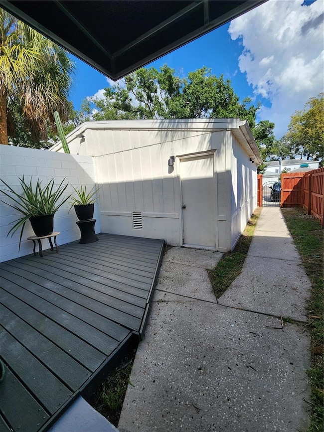 107 S Lauber Way unit B, Tampa, FL 33609 - photo 3