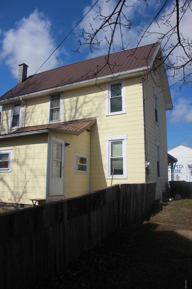 542 E 4th St, Nescopeck, PA 18635 - photo 4