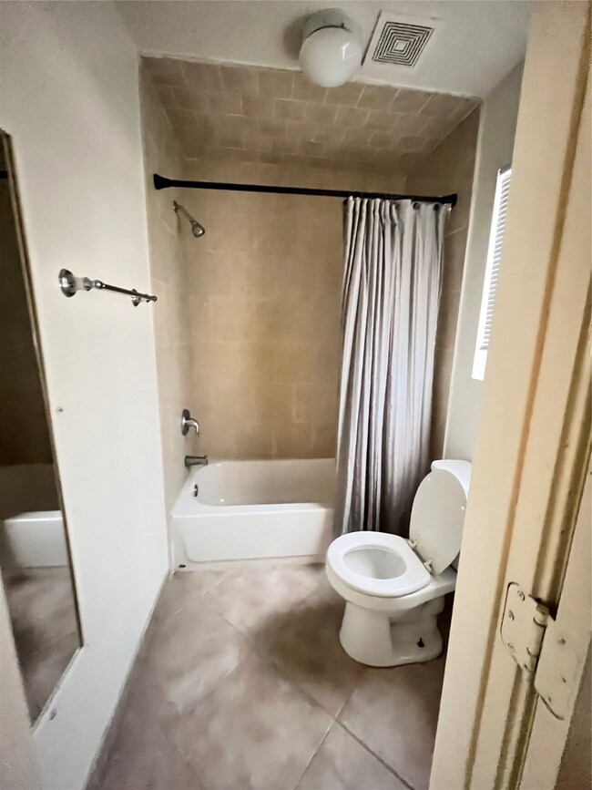 911 Byrne St unit 6, Houston, TX 77009 - photo 6