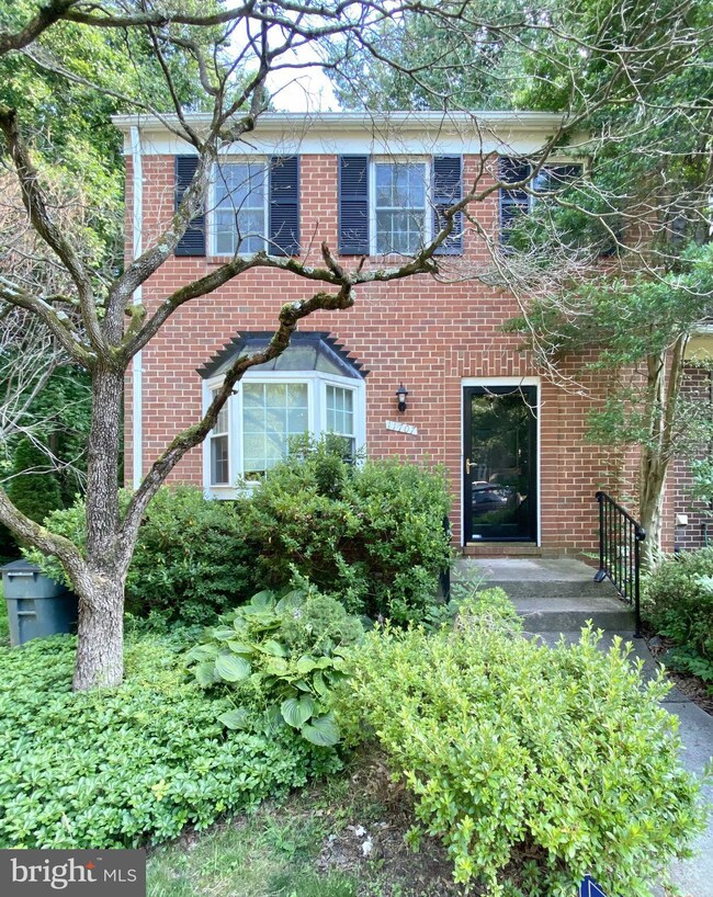 11707 Briary Branch Ct, Reston, VA 20191 - photo 2