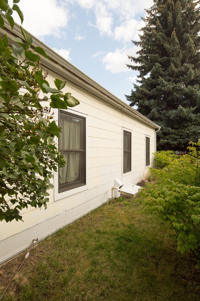 2040 South 10th St West-50