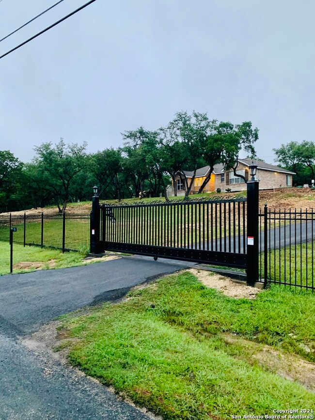 9138 Saddle Trail, San Antonio, TX 78255 - photo 4