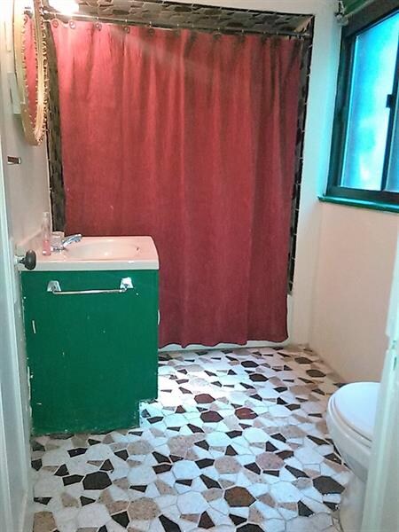 Full bath on 2nd floor