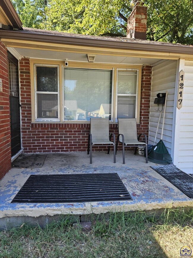 1217 SW Frazier Ave, Topeka, KS 66604 - photo 2