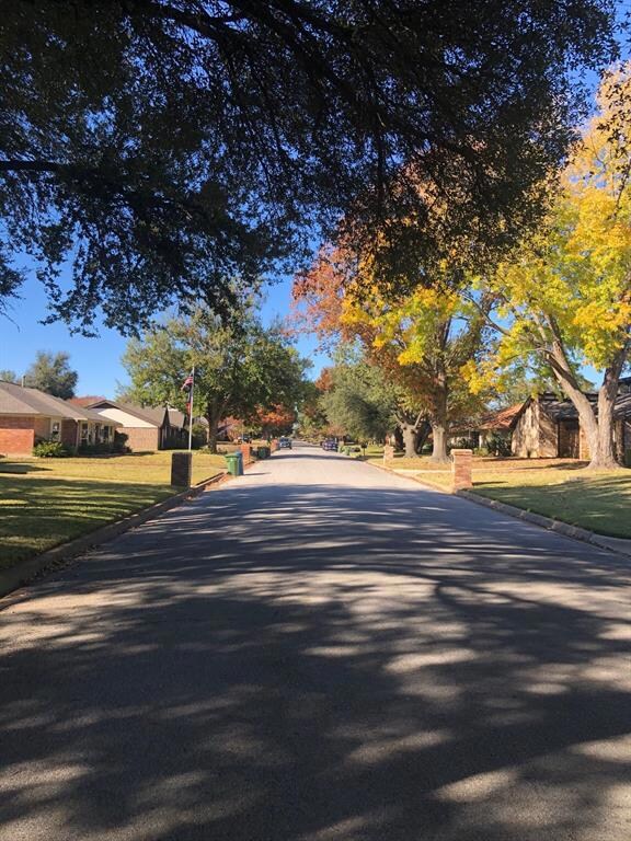 313 Circleview Dr N, Hurst, TX 76054 - photo 2