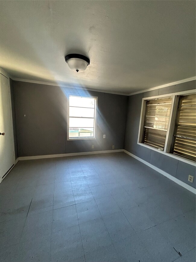 1901 N Avenue G, Freeport, TX 77541 - photo 5