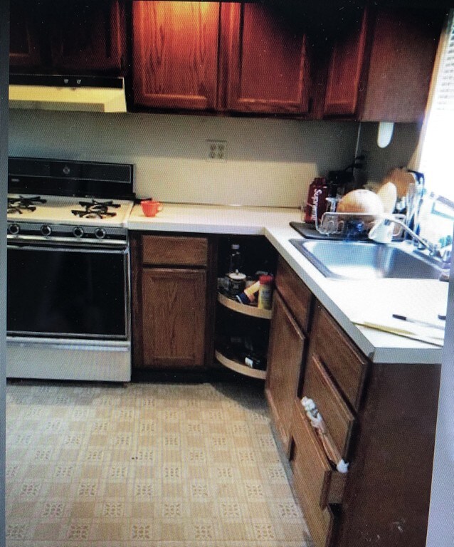 21 Dalby St unit 21R, Newton, MA 02458 - photo 2