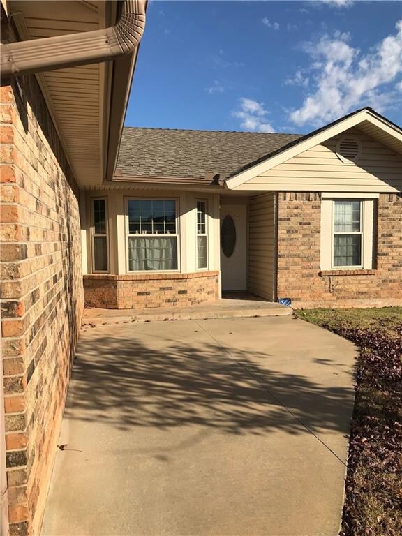 2221 NE 8th St, Moore, OK 73160 - photo 3
