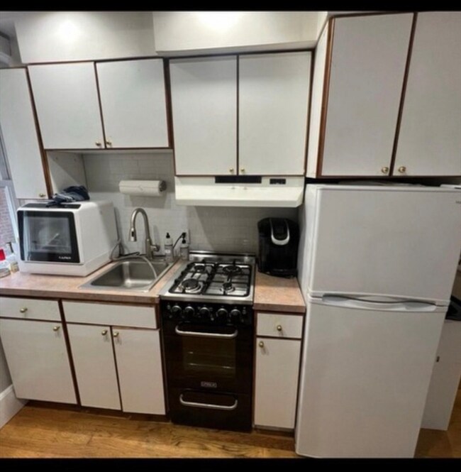 10 Henchman St unit 3R, Boston, MA 02113 - photo 2