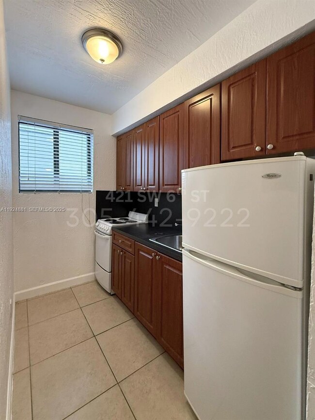 421 SW 6th St unit 4, Miami, FL 33130 - photo 3