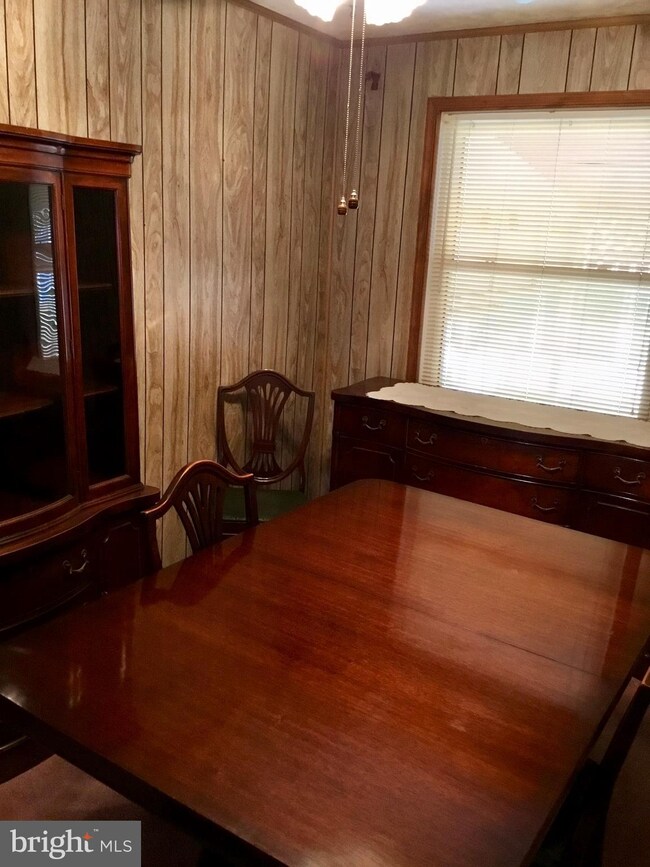 947 Arncliffe Rd, Essex, MD 21221 - photo 5