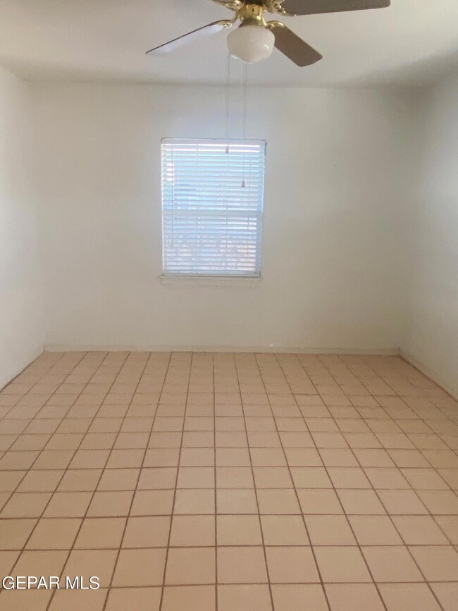 7705 Mazatlan Dr, El Paso, TX 79915 - photo 2