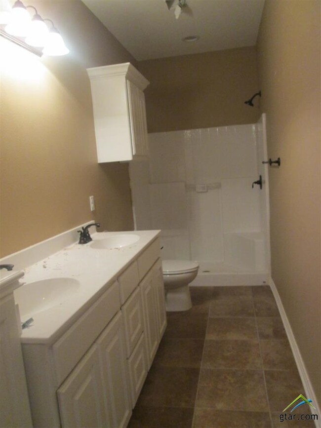 5028 Shiloh Ridge Dr, Tyler, TX 75703 - photo 4