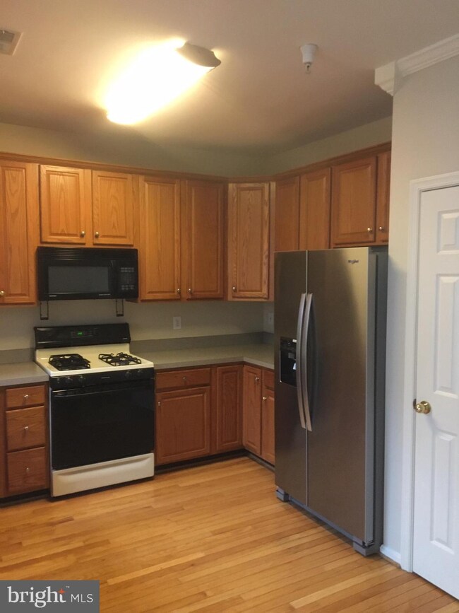 13077 Woodcutter Cir, Germantown, MD 20876 - photo 6