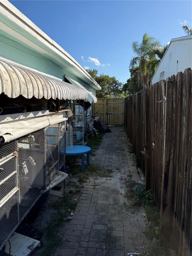 1927 Arthur St unit STUDIO, Hollywood, FL 33020 - photo 2