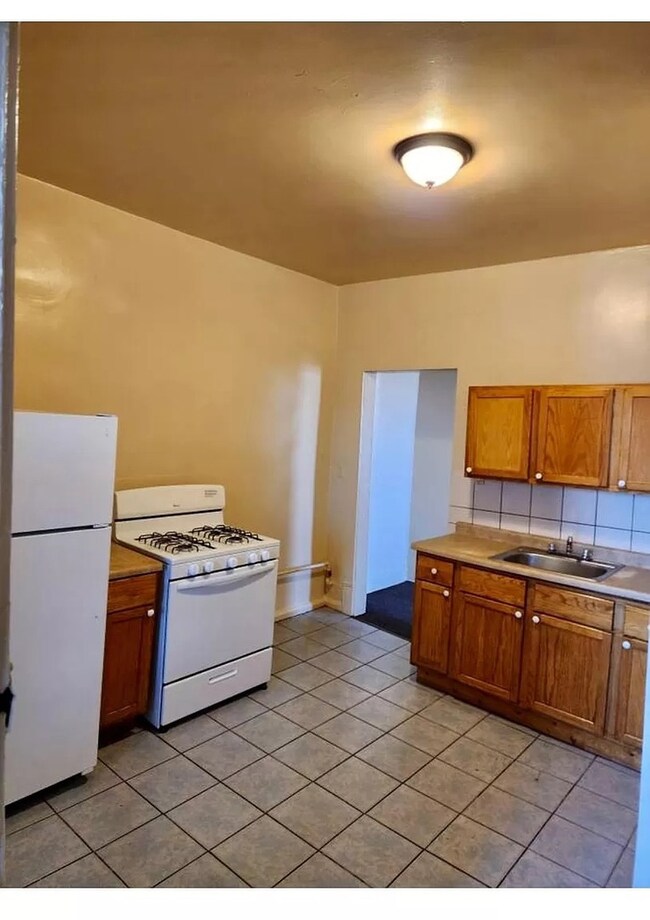 6529 S Kimbark Ave unit 3F, Chicago, IL 60637 - photo 2