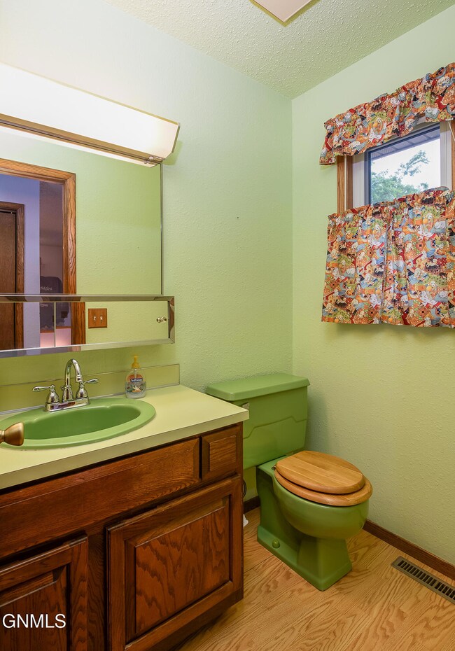 1713 1st St NE, Mandan, ND 58554 - photo 7