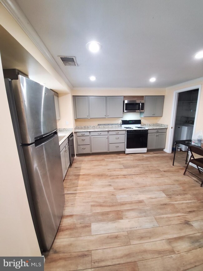 2753 Norfen Rd, Halethorpe, MD 21227 - photo 7