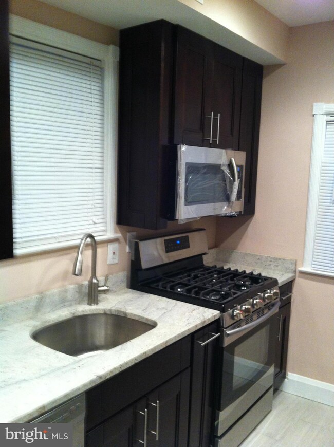 3909 Colborne Rd, Baltimore, MD 21229 - photo 4