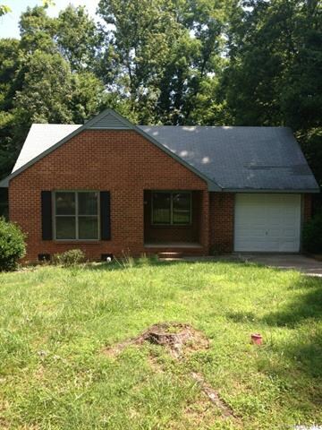 Exterior view with the one car garage