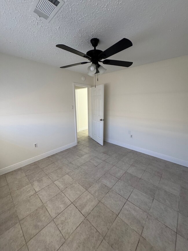 10134 Kirkglen Dr unit 2, Houston, TX 77089 - photo 7