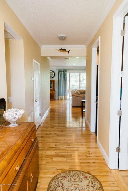 Front hallway entrance