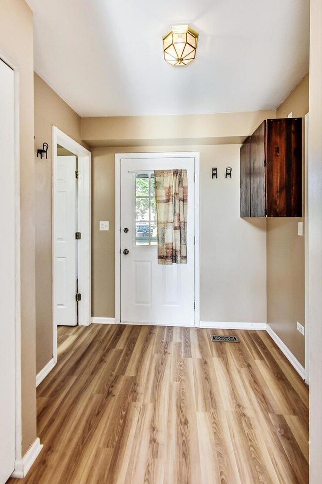 1760 Nature Ct unit 58C176, Schaumburg, IL 60193 - photo 5