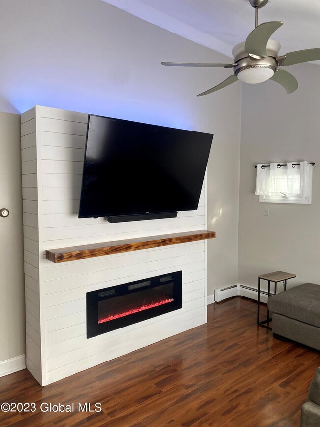 05 Swaggertown Living Room 2