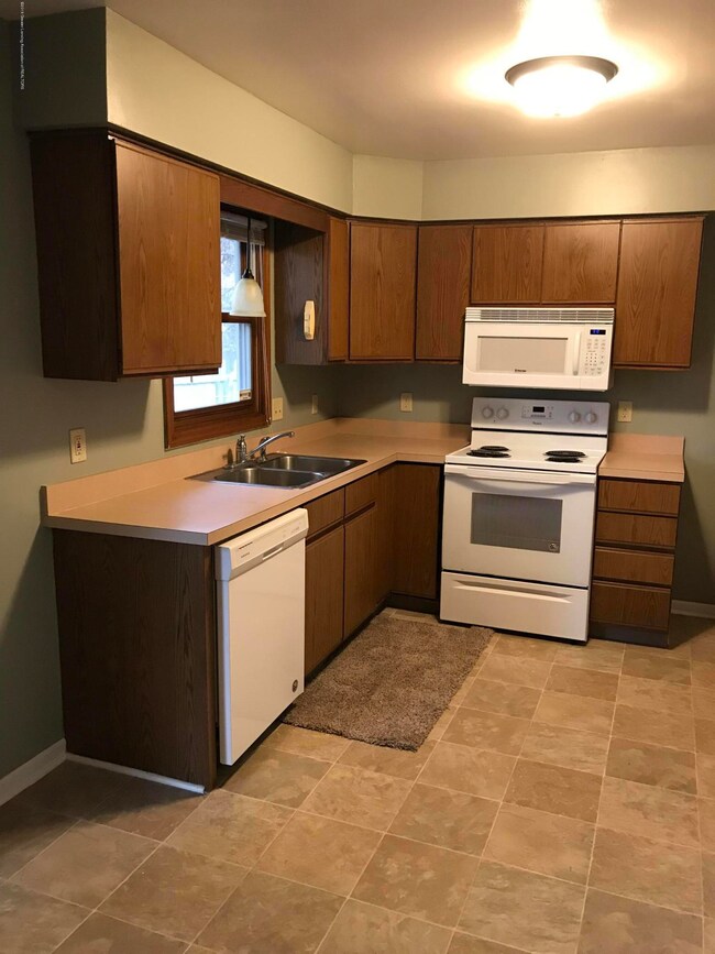 5747 Selfridge Blvd, Lansing, MI 48911 - photo 5