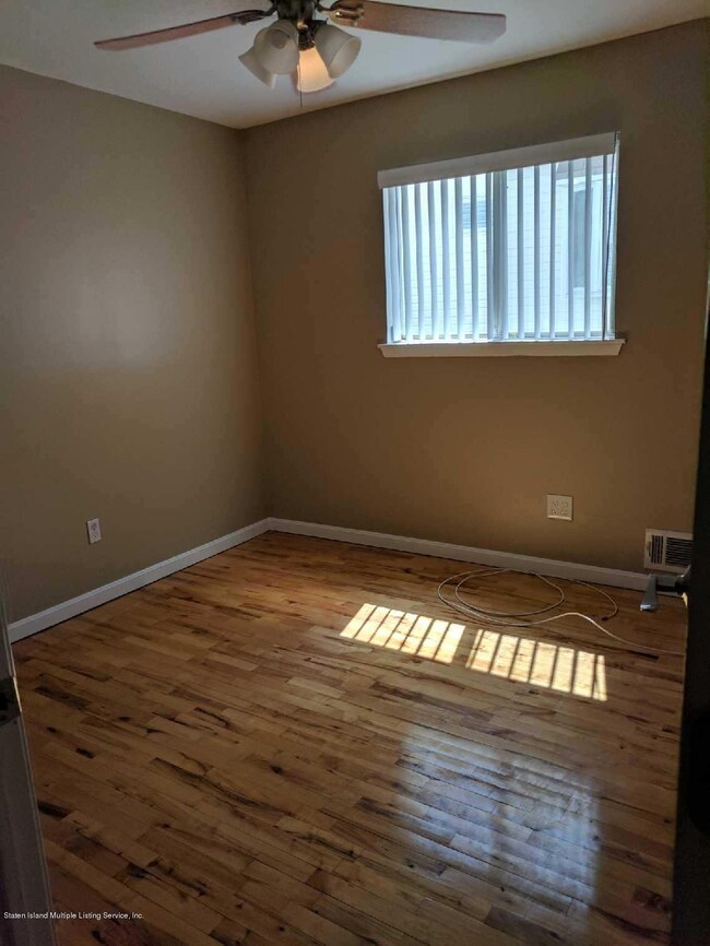 1019 Rathbun Ave, Staten Island, NY 10309 - photo 6