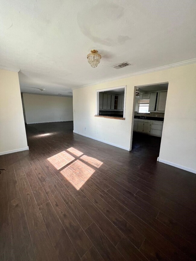 911 Faustino Garcia Rd, Rosenberg, TX 77471 - photo 3