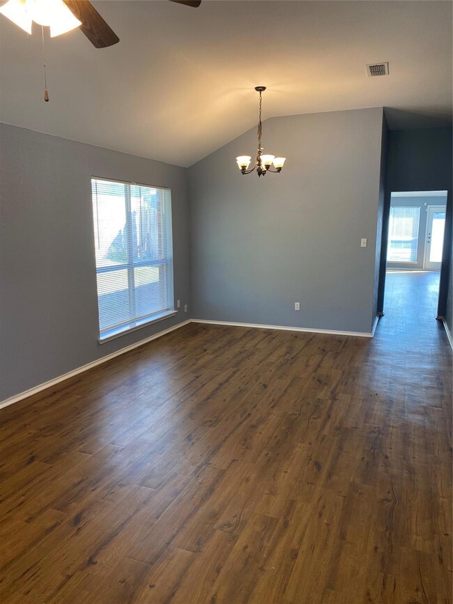 203 Jacinth Ln, Granbury, TX 76049 - photo 4