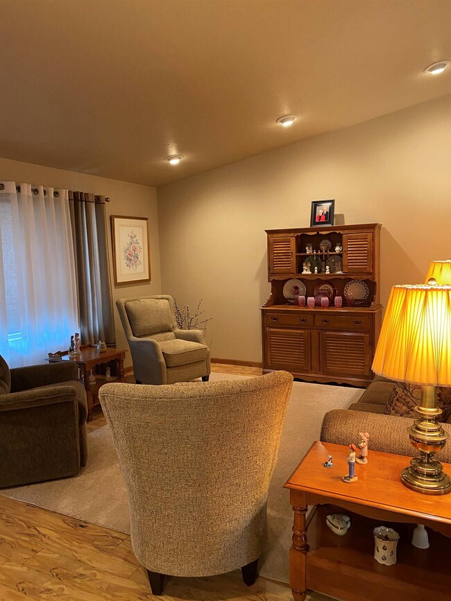 605 34th Ave SW, Minot, ND 58701 - photo 2