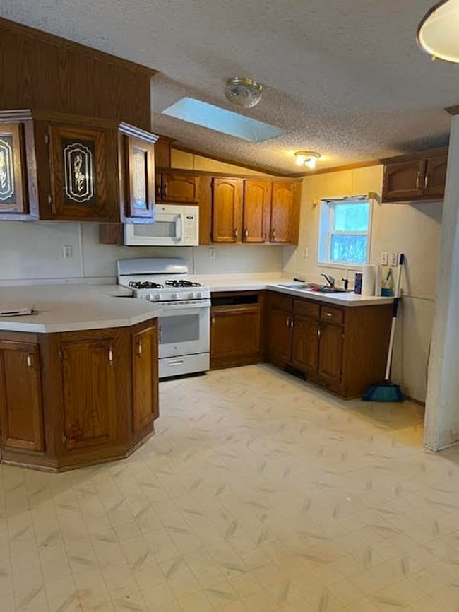 W4817 Chrissie Cir, Shawano, WI 54166 - photo 5