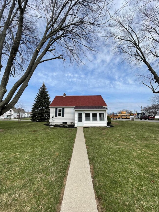 201 Jackson St, Wapakoneta, OH 45895 - photo 3